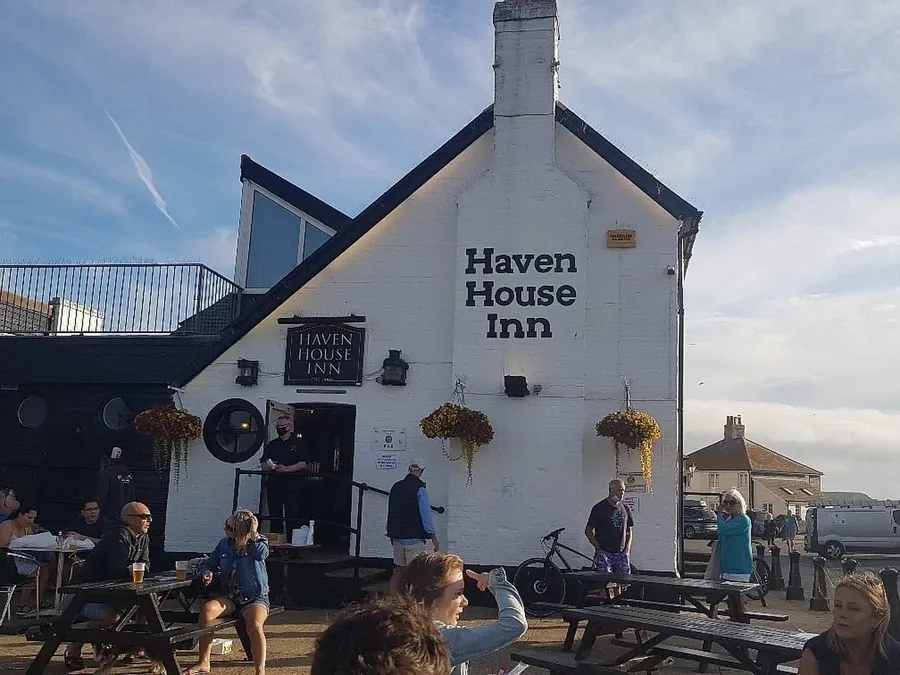 Haven House Inn: Your Quay-Side Stop in Mudeford