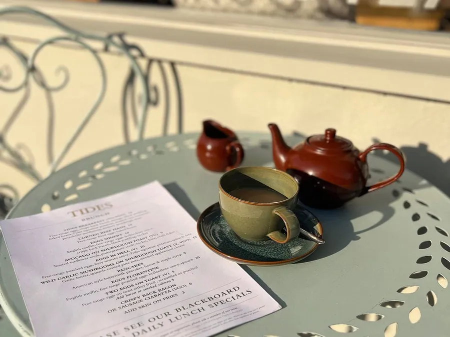 Tides Cafe: Highcliffe’s Steady Anchor