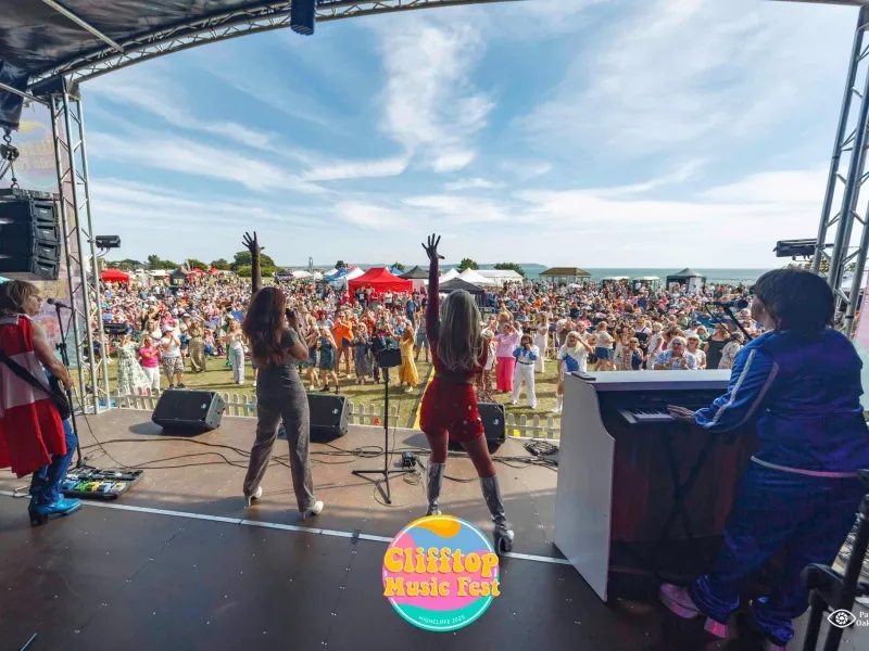 Delighting the crowds at Highcliffe Festival